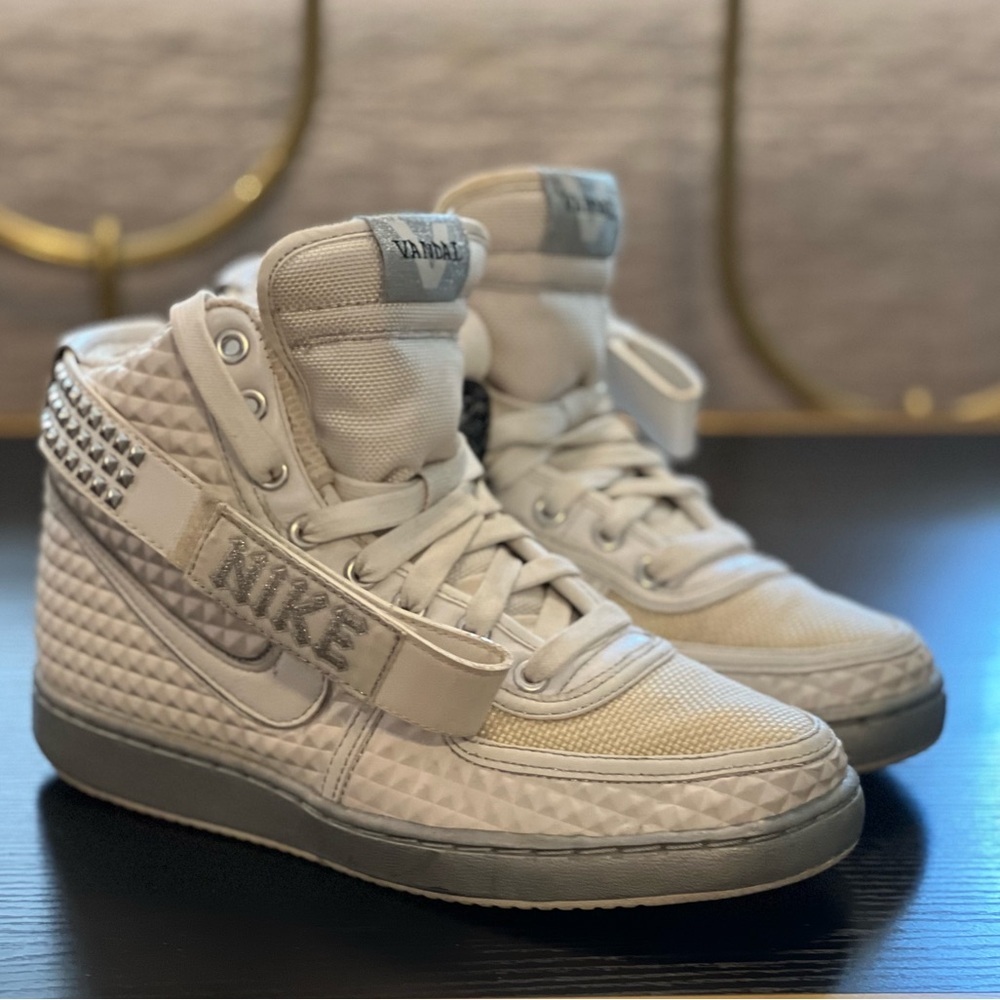 *RARE* Nike Vandal Heavy Metal white high top sneaker. Men’s size 6, ladies 7.5…